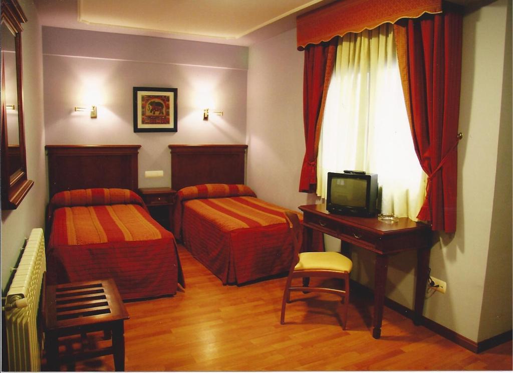 Hostal Torres San Leonardo de Yagüe Δωμάτιο φωτογραφία