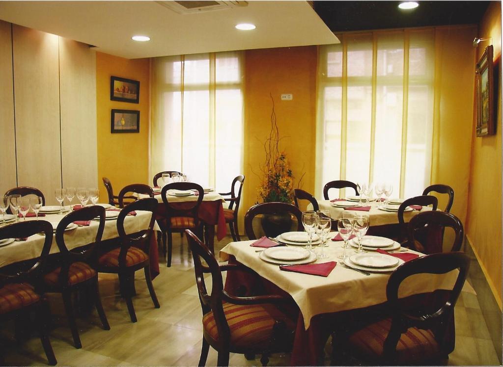 Hostal Torres San Leonardo de Yagüe Εξωτερικό φωτογραφία