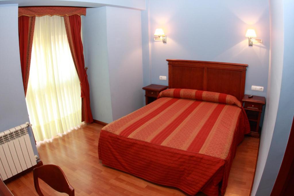 Hostal Torres San Leonardo de Yagüe Δωμάτιο φωτογραφία