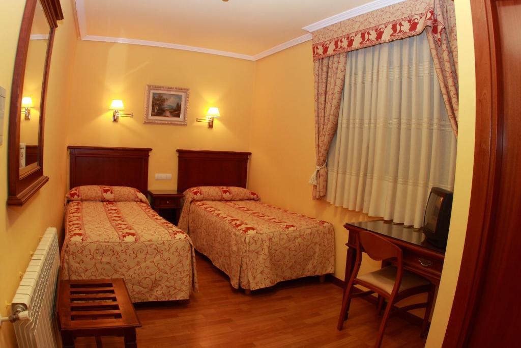 Hostal Torres San Leonardo de Yagüe Δωμάτιο φωτογραφία