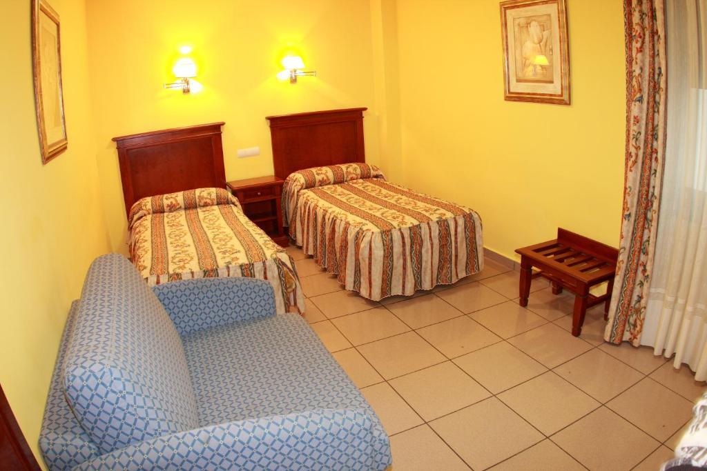 Hostal Torres San Leonardo de Yagüe Δωμάτιο φωτογραφία