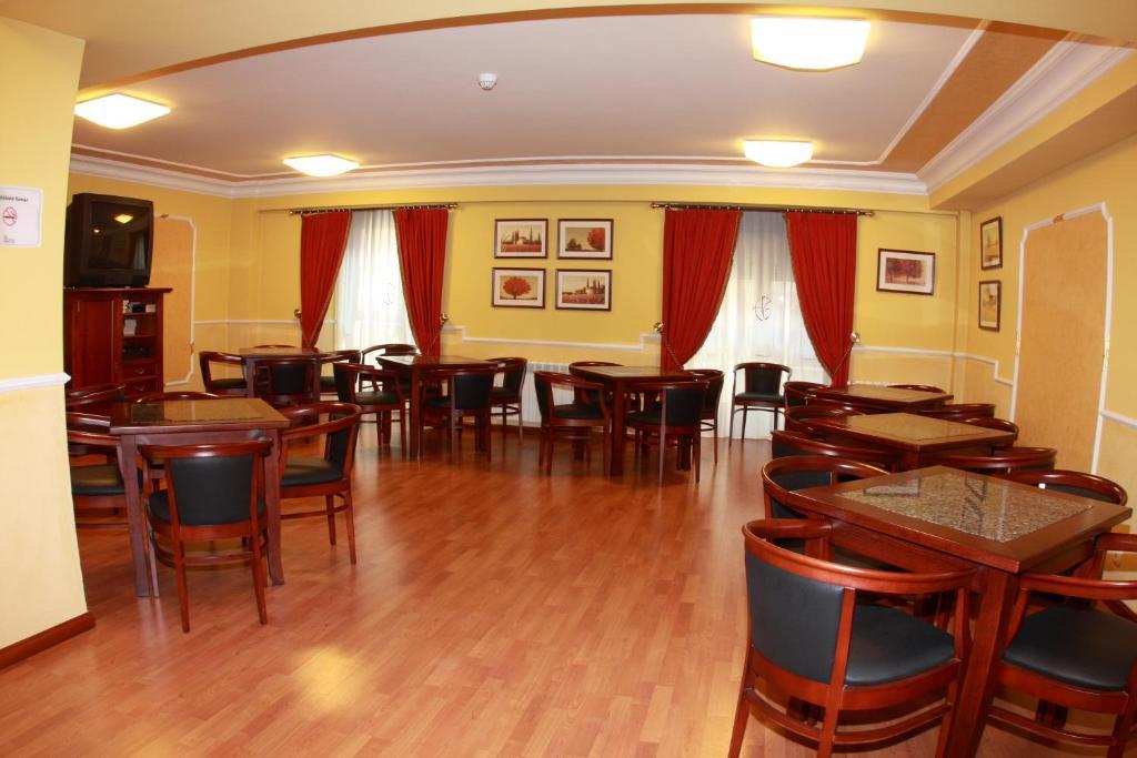 Hostal Torres San Leonardo de Yagüe Εξωτερικό φωτογραφία